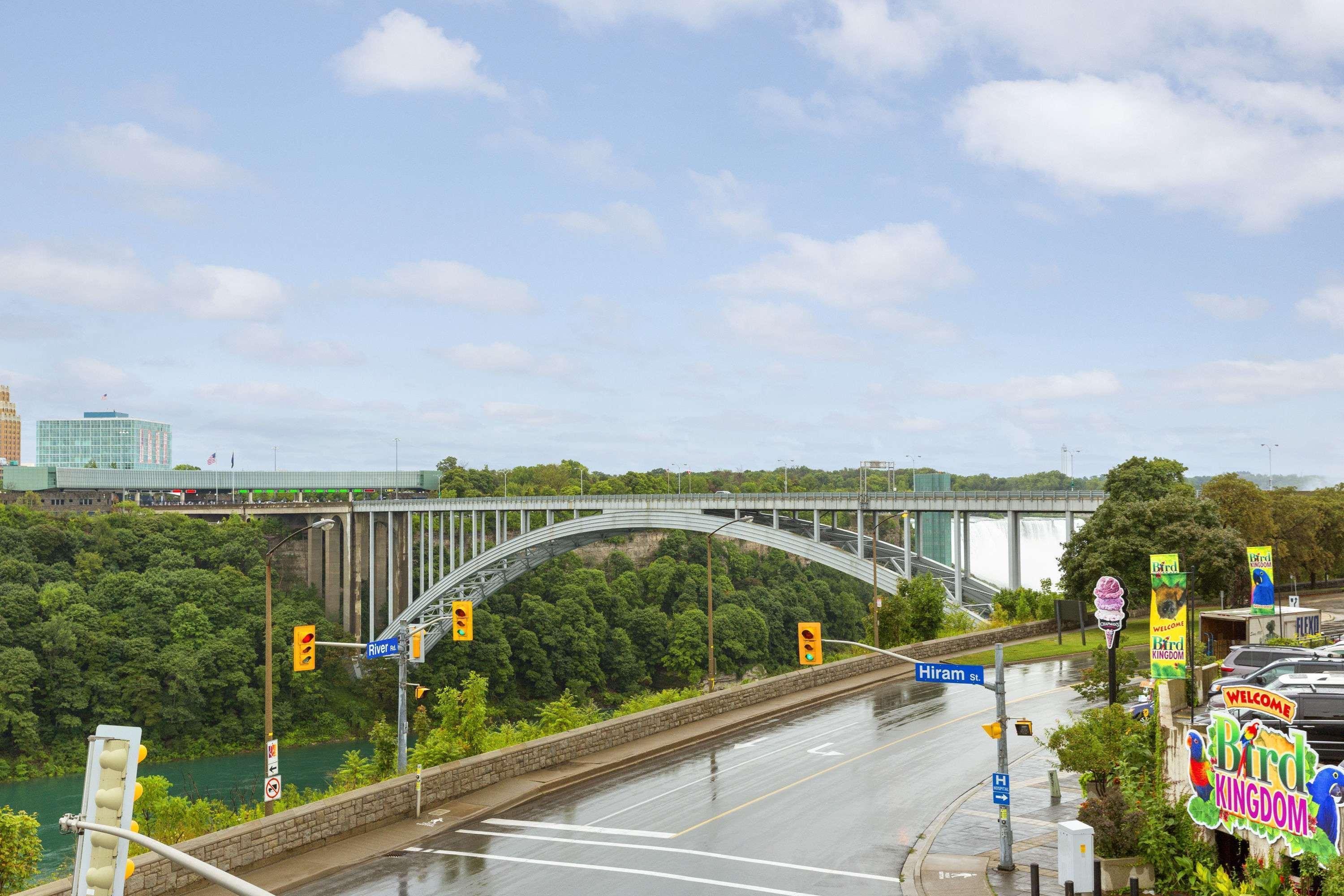 Travelodge By Wyndham Niagara Falls Fallsview Buitenkant foto